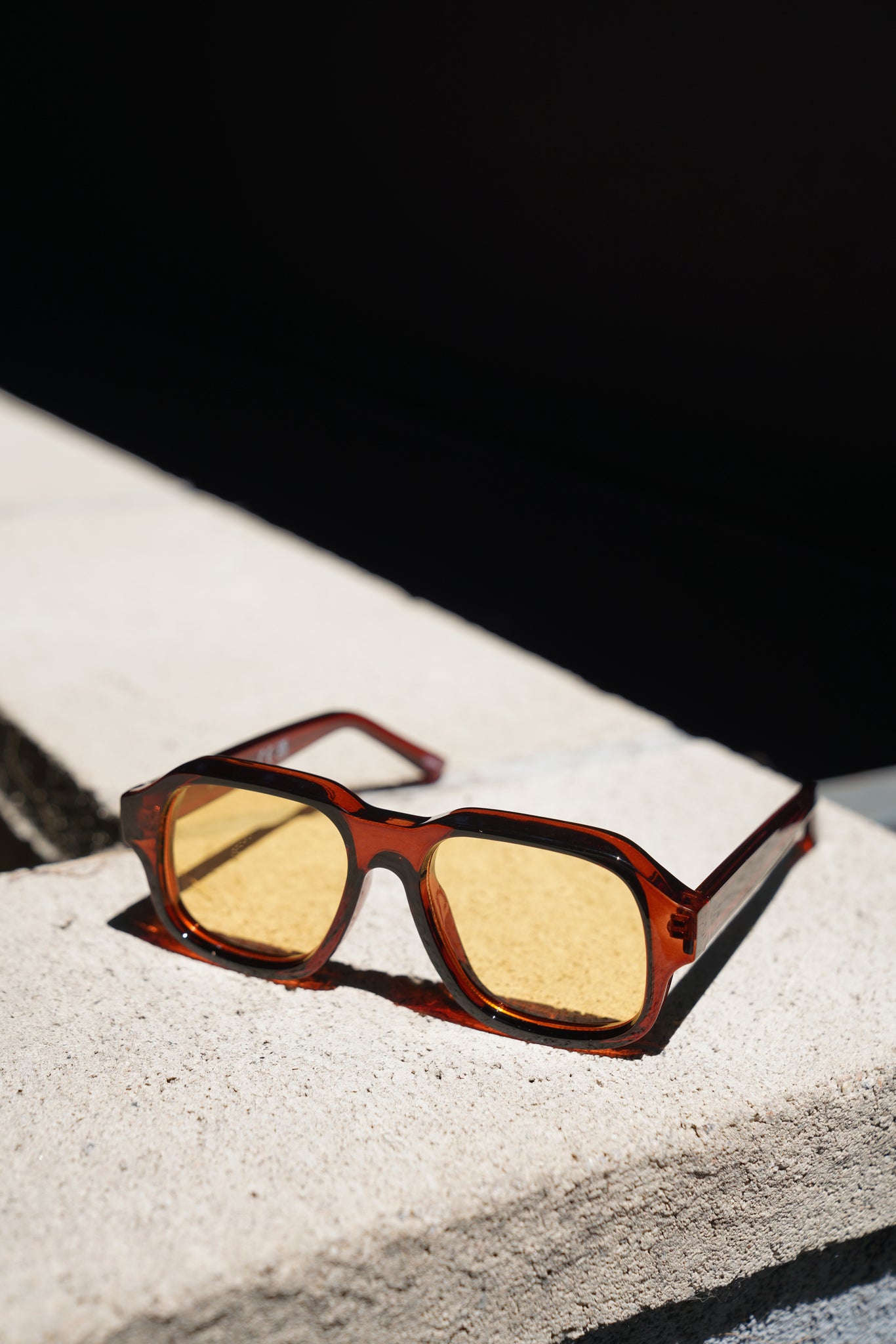 Vintage Brown Square Sunglasses – Retro Transparent Frame with Orange Tinted Lenses
