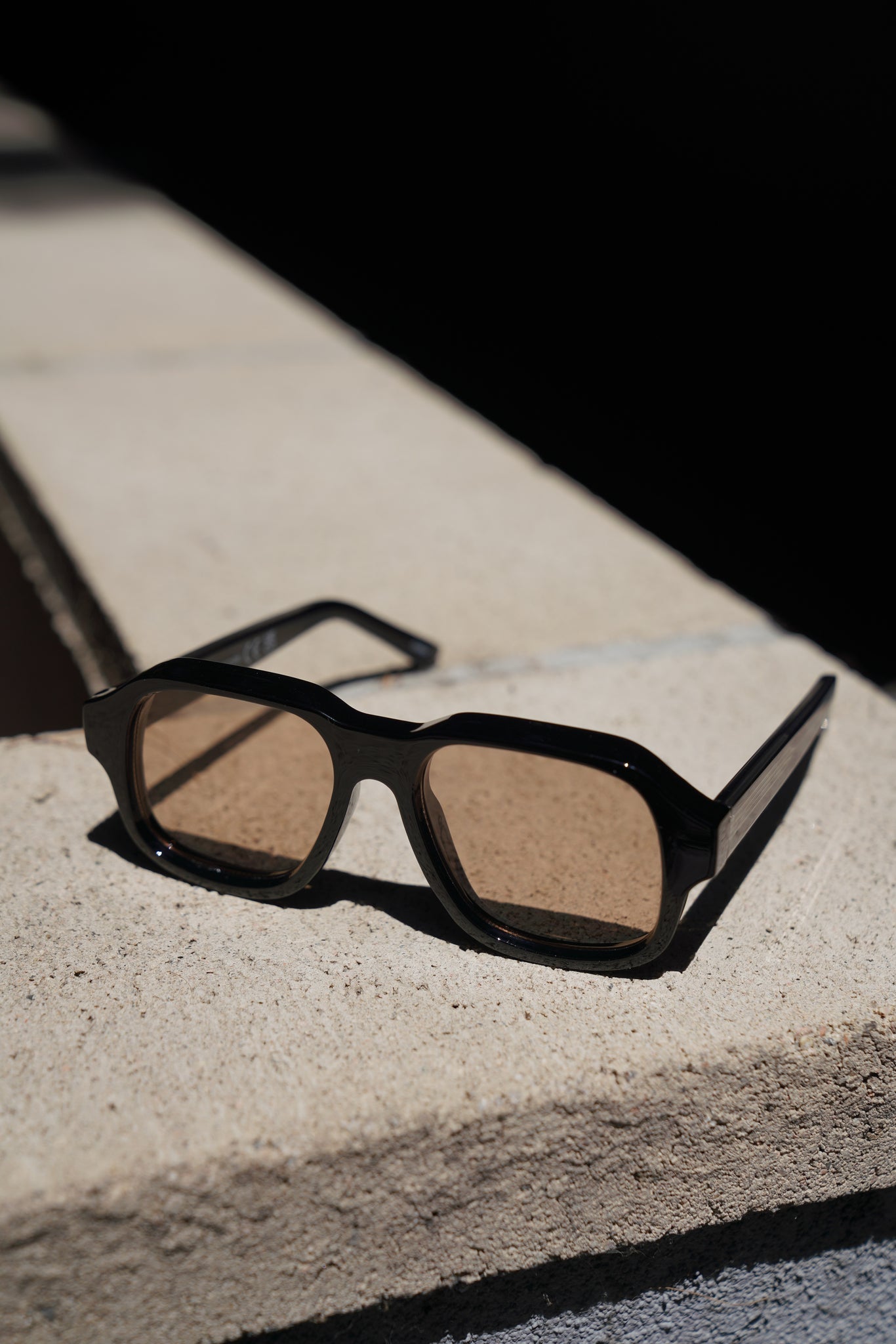 Vintage Black Square Sunglasses – Retro Transparent Frame with Brown Tinted Lenses (Copy)